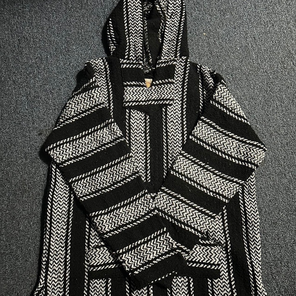 Earth rags sweater nothing wrong with it it’s in perfect condition